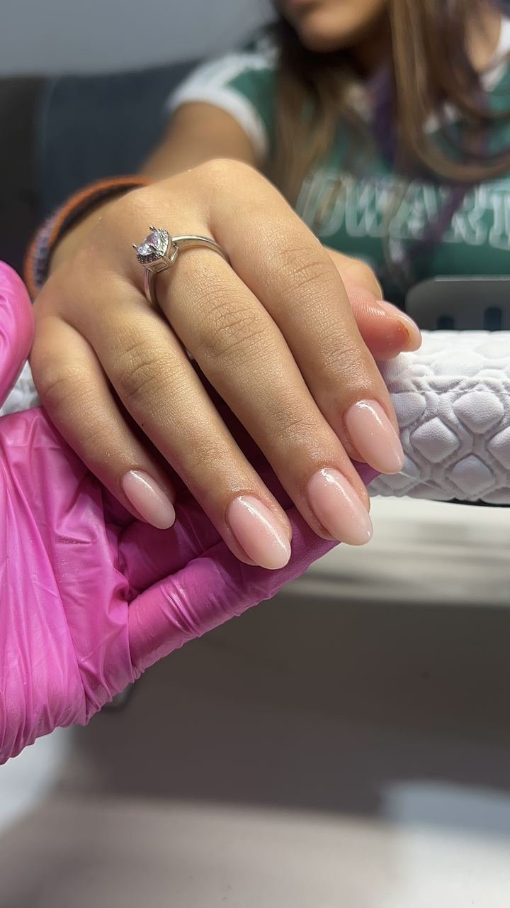 Banho em gel em tom nude natural